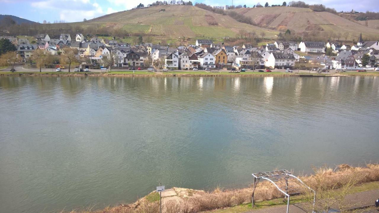 Mosel Ausblick Apartamento Zell an der Mosel Exterior foto
